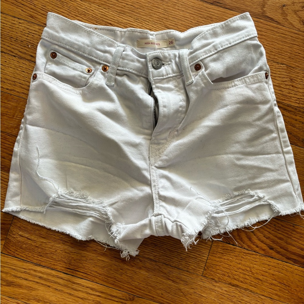 Levi high rise cut off shorts. Size 26.